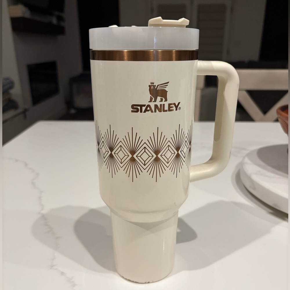Stanley Deco Collection Quencher H2.0 FlowState Tumbler | 40 OZ Cream Gloss
